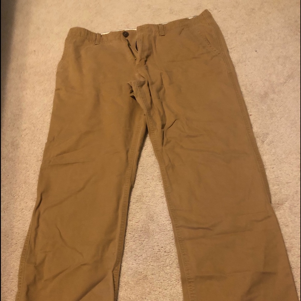 Men’s relaxed straight khakis